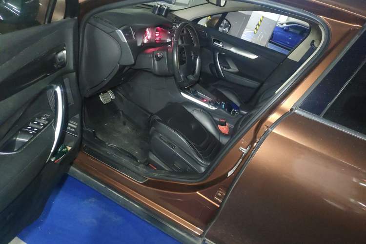 Used DS 6 2014 1.6T Luxury Edition THP200