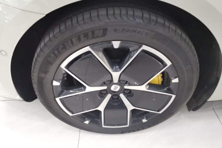 Used Xiaomi Auto SU7 2024 Four-Wheel Drive Ultra-Long Range Advanced Intelligent Driving Max Edition
