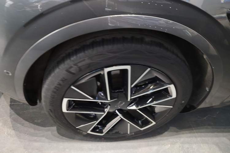 Used Avatr 11 2023 HarmonyOS Version Smart Enjoyment Upgrade Model 90-Degree Rear-Wheel Drive Edition