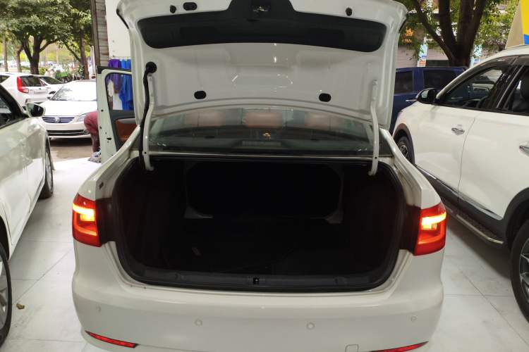 Used Volkswagen Lavida 2013 Revised Classic 1.6L Automatic Fashion Edition