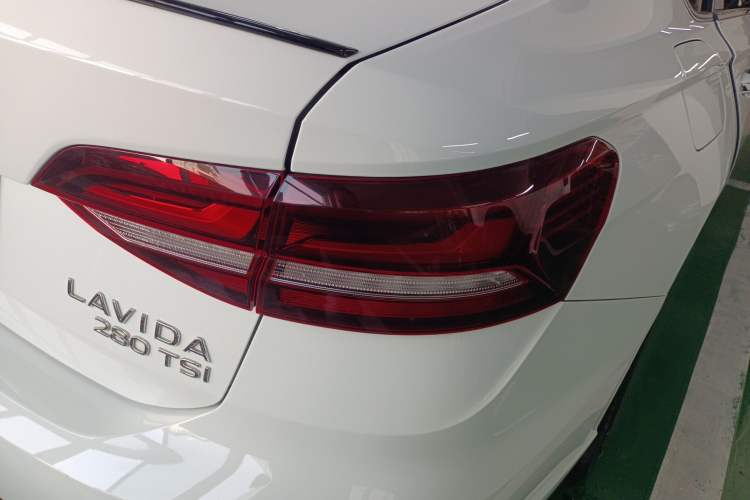 Used Volkswagen Lavida 2023 280TSI DSG Starry Sky Deluxe Edition Right Rear Taillight