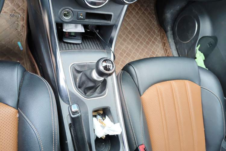 Used BYD Song 2016 1.5TI Manual Luxury Model Gear Lever