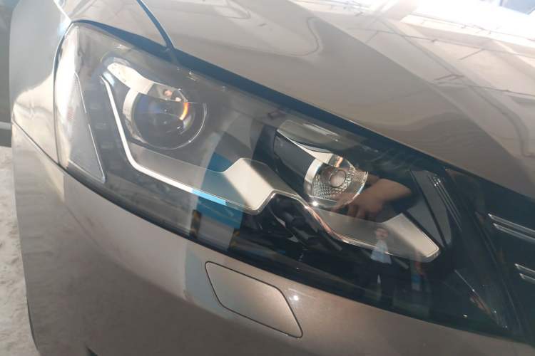 Used Volkswagen Passat 2015 1.8TSI DSG Prestige Edition Right Front Headlight