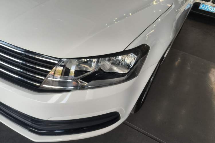 Used Volkswagen Lavida 2015 1.6L Automatic Fashion Edition
