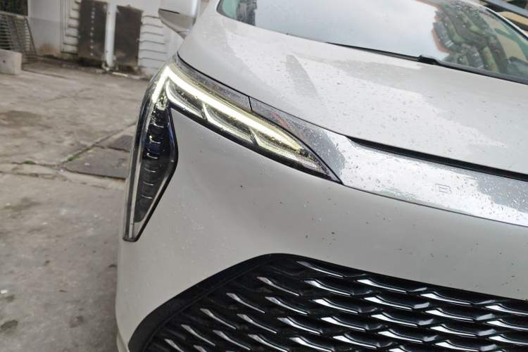 Used Buick Century 2023 2.0T Six-Seater Yinshi Edition Right Front Headlight