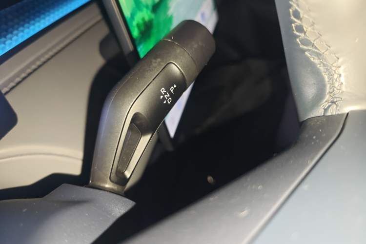 Used Lynk & Co Z20 2025 530 km Range Rear-Wheel Drive Pro Gear Lever