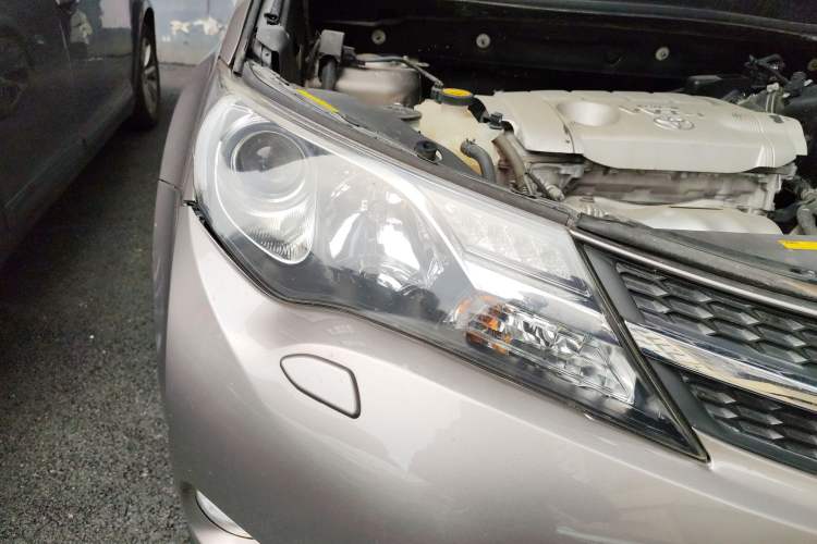 Used Toyota RAV4 2015 2.5L Automatic 4x4 Elite Edition Right Front Headlight