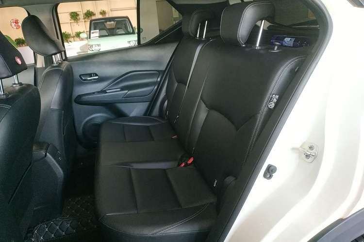 Used Nissan Kicks 2022 1.5L CVT XV Luxury Edition Left Rear Seat