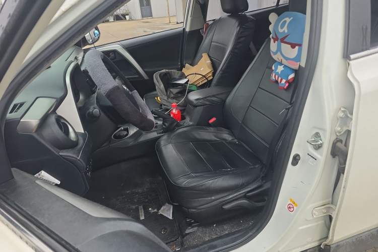 Used Toyota RAV4 2016 2.0L CVT Two-Wheel Drive Fashion Edition China V Standard Left Front Seat