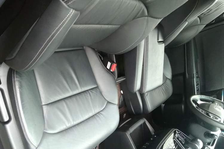 Used Honda Elysion 2019 2.0L Hybrid Supreme Edition Right Front Seat