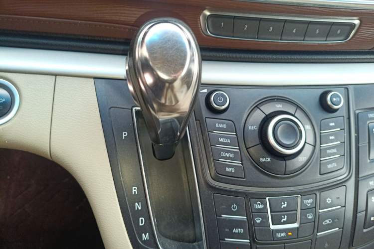 Used Buick GL8 2015 2.4L Luxury Business Premium Edition Gear Lever