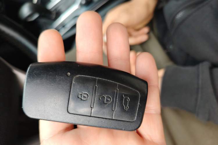 Used JMC Yusheng S350 2016 2.0T Automatic All-Wheel Drive Gasoline Ultra-Luxury 5-Seater Vehicle Key