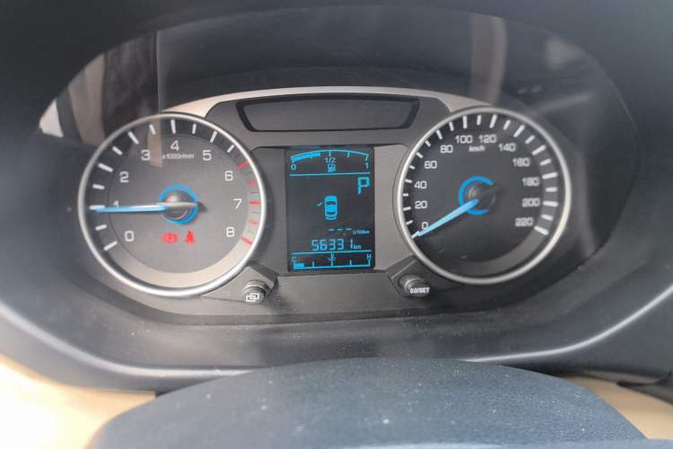 Used FAW Yingzhi 737 2016 1.5L CVT Luxury Navigation Edition Instrument Cluster