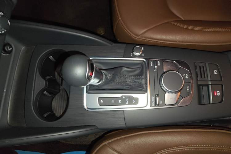 Used Audi A3 2019 Sportback 35 TFSI Ambition China VI Gear Lever