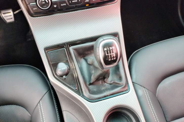 Used Geely Auto Emgrand GS 2016 Sports Edition 1.8L Manual LingShang Model Gear Lever