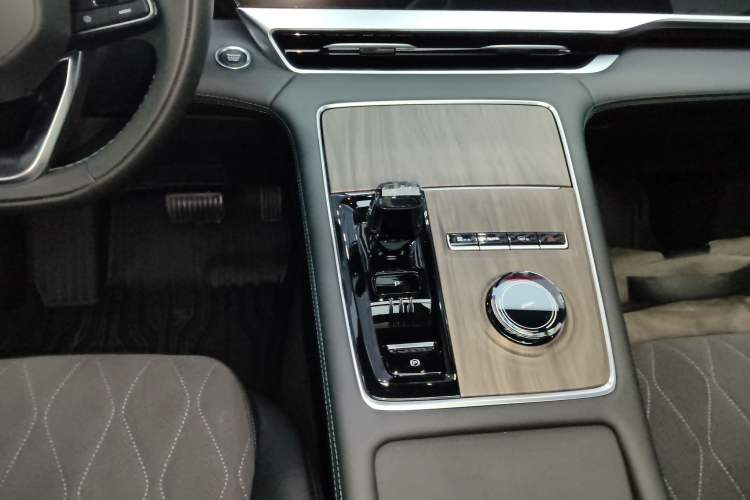 Used Geely Auto Monjaro L 2025 Dongfang Yao 2.0TD Automatic Lanxing Edition Gear Lever