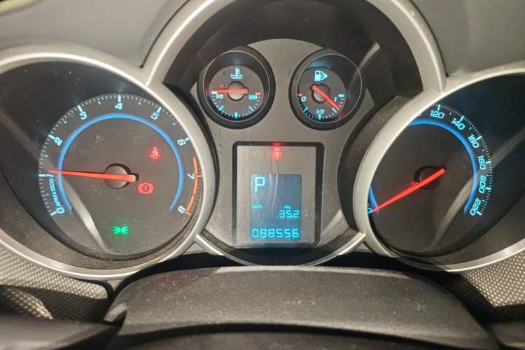Used Chevrolet Cruze 2013 1.8L SE AT Instrument Cluster