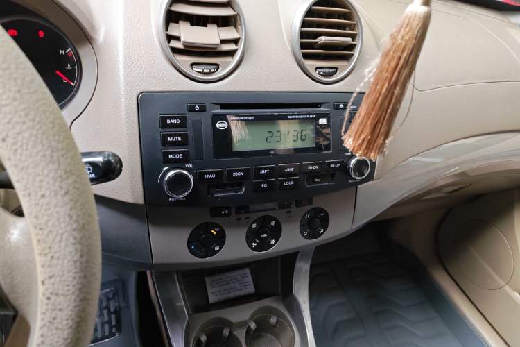 Used Jonway A380 2012 Revised Version 1.6L Manual Standard Edition Audio And AC Panel