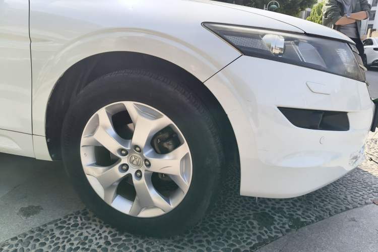 Used Honda Crosstour 2012 2.4L Luxury Edition Right Front Wheel Hub