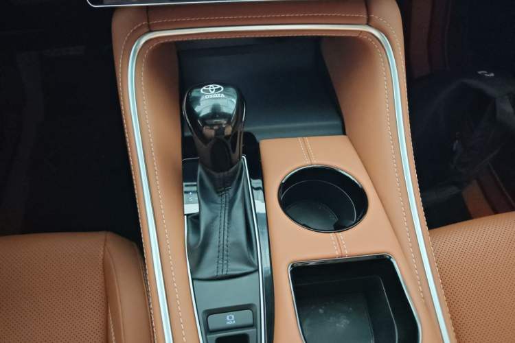 Used Toyota Avalon 2024 Dual-Motor 2.0L Luxury Edition