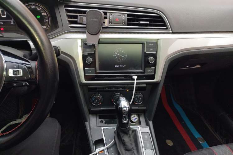 Used Volkswagen Lamando 2019 230TSI DSG Fashion Edition China VI Audio And AC Panel