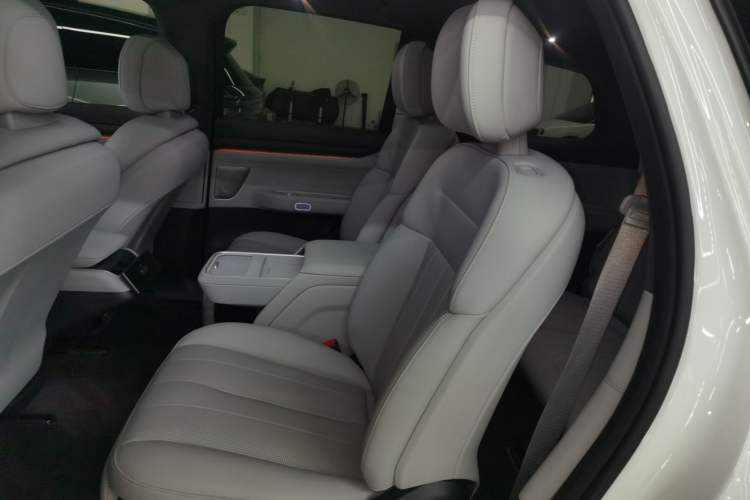 Used Nio ES8 2024 100kWh Signature Edition
