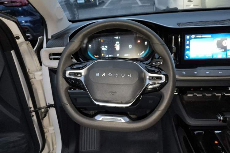 Used Baojun RM-5 2019 1.5T CVT 24-Hour Online Luxury Version 6 Seats Steering Wheel