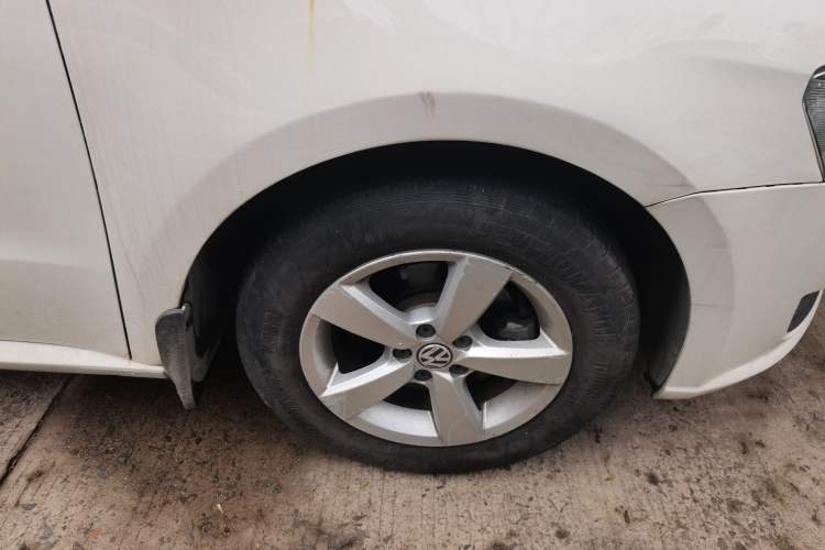 Used Volkswagen Gran Lavida 2013 1.6L Automatic Fashion Model Right Front Wheel Hub