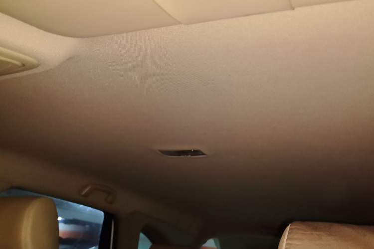 Used JMC Yusheng S350 2011 2.4T Two-Wheel-Drive Luxury 5-Seater Headliner