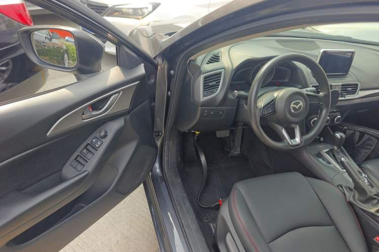 Used Mazda 3 Axela 2017 Hatchback 1.5L Automatic Comfort Model Emission Standard China V