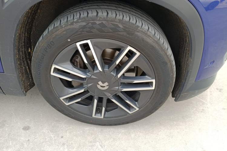 Used Nio EC6 2020 605 km Sport Edition Right Front Wheel Hub