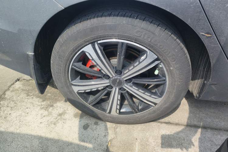 Used BYD Destroyer 05 2022 DM-i 120KM Flagship Model Right Rear Wheel Hub