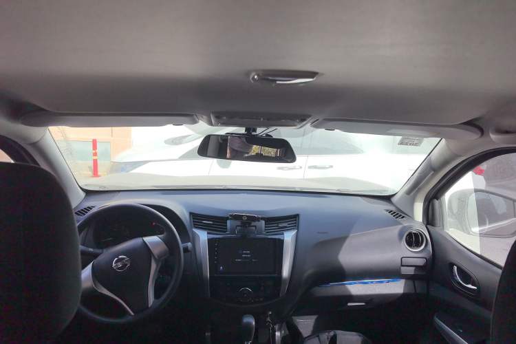 Used Nissan Navara 2017 2.5L Automatic 2WD Luxury Edition QR25
