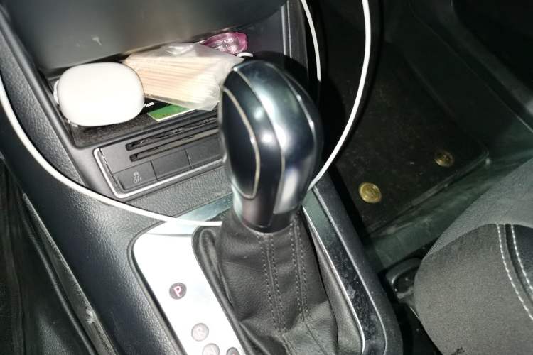 Used Volkswagen Tiguan 2017 300TSI Automatic Two-Wheel Drive Silk Road Luxury Edition Gear Lever