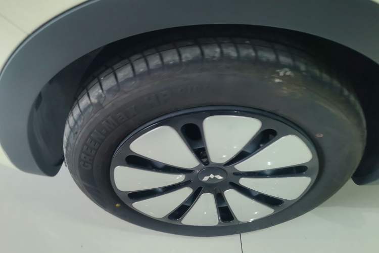 Used Wuling Bingo 2025 333 km Lingxi Connected Version Left Front Wheel Hub