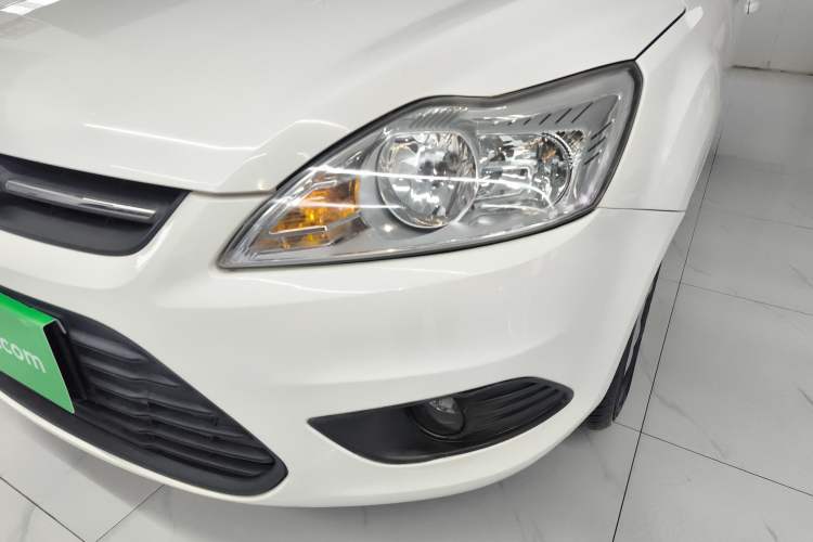 Used Ford Focus 2013 Sedan Classic 1.8L Manual Base Model