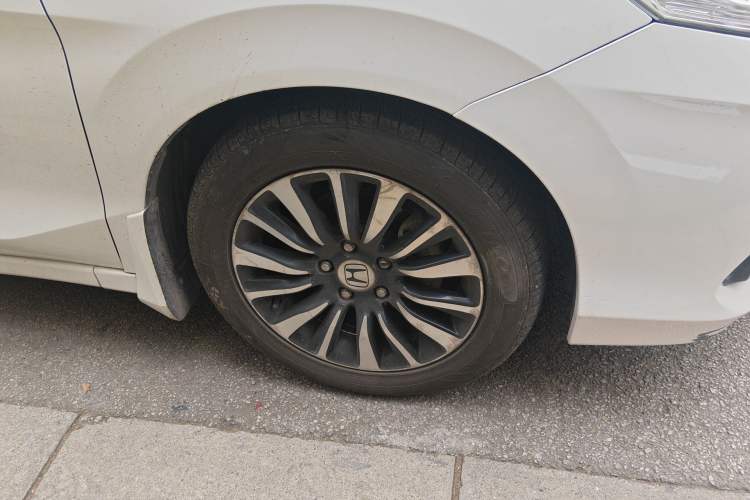 Used Honda Crider 2013 1.8L automatic comfort version Right Front Wheel Hub