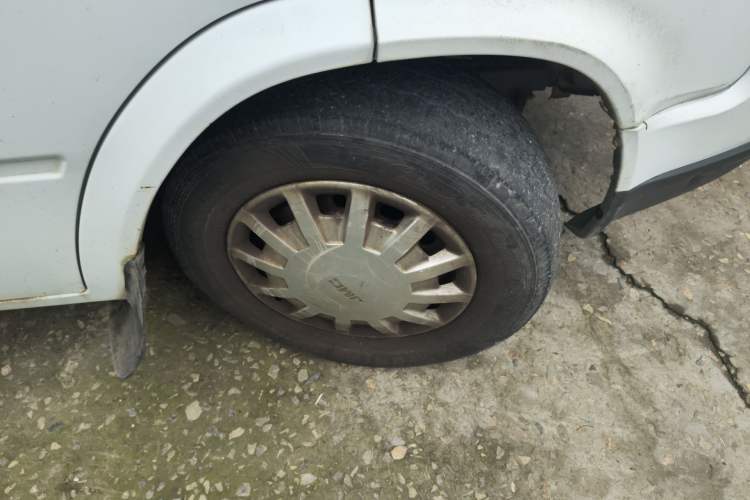 Used JMC Transit 2017 2.8T Commercial Version Short Wheelbase Mid-Roof 6/7/8-Seater JX493 Right Front Wheel Hub