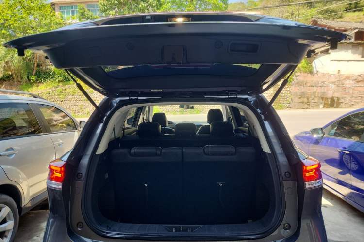 Used CHANGAN OSHAN X7 PLUS 2022 1.5T Blue Whale Edition Automatic Prestige 7-Seater Trunk