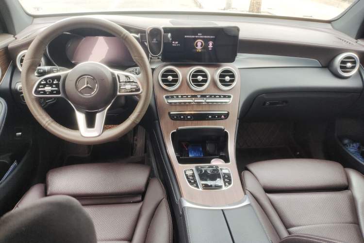 Used Mercedes-Benz GLC 2021 GLC 300 L 4MATIC Dynamic Model Center Console