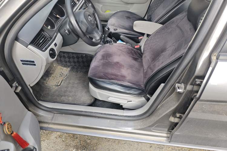 Used Volkswagen Bora 2013 1.6L Manual Fashion Edition