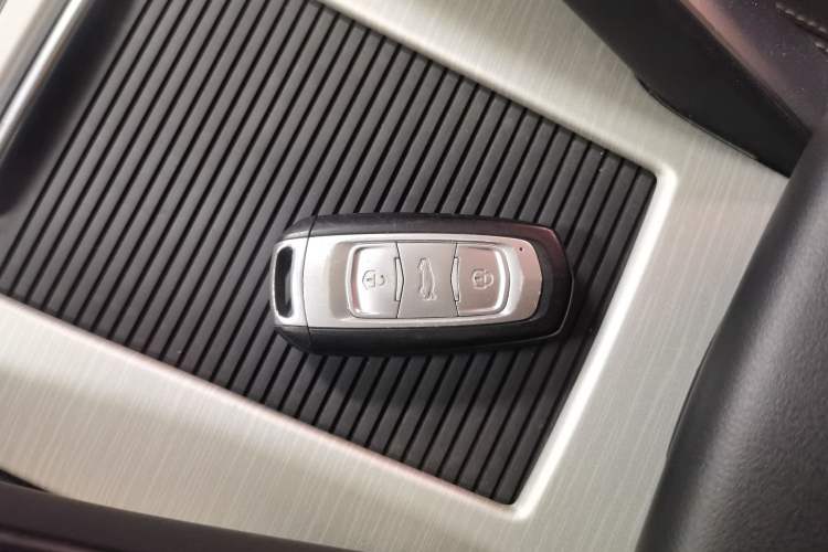 Used Geely Auto Emgrand X7 Sport 2018 1.8TD Automatic Two-Wheel Drive Zhiya Model Vehicle Key