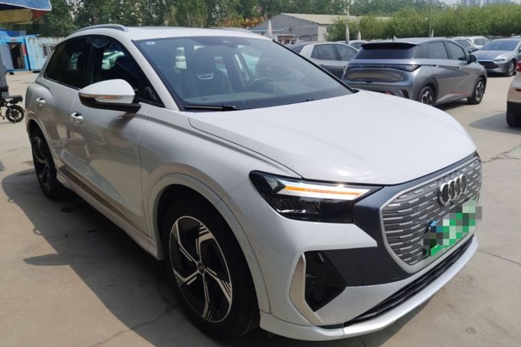 Used Audi Q4 e-tron 2022 50 e-tron quattro Visionary Edition Front Right 45 Deg