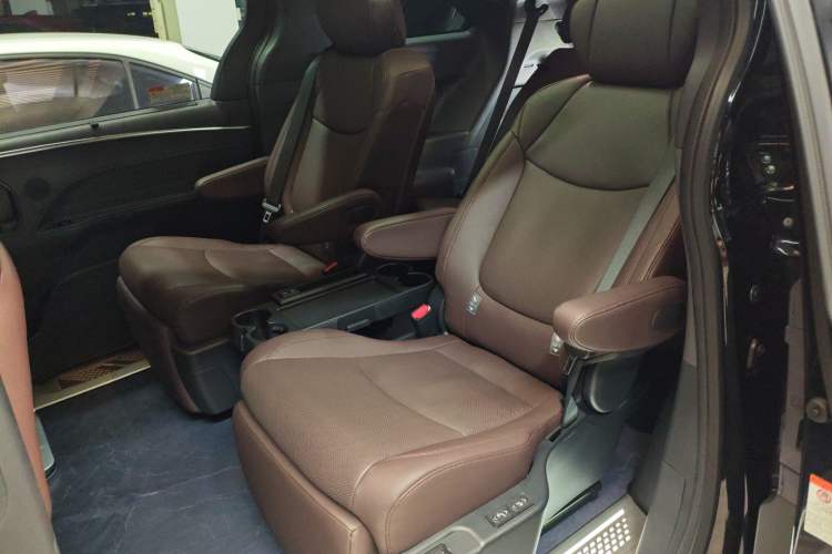 Used Toyota Granvia 2022 2.5L Hybrid Flagship Edition Left Rear Seat