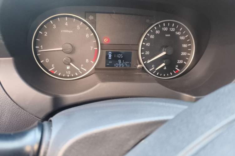 Used JAC Refine M3 2023 PLUS 1.5T 7/8-seat Comfort Edition Odometer Close Up