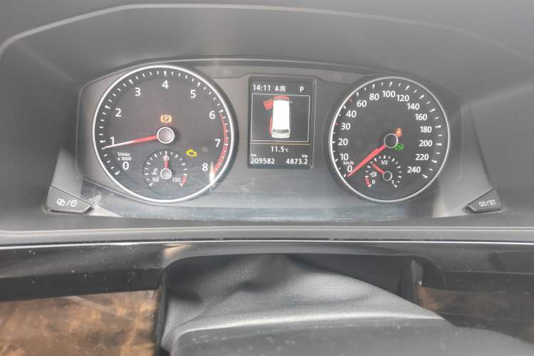 Used Volkswagen Multivan 2018 2.0 TSI 4x4 Prestige Edition 7-Seater Odometer Close Up