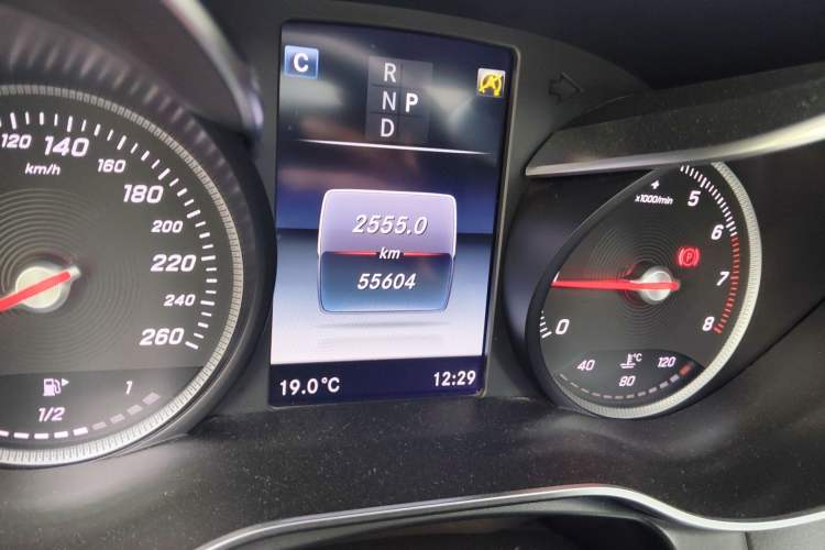 Used Mercedes-Benz GLC 2017 GLC 260 4MATIC Dynamic Edition Odometer Close Up