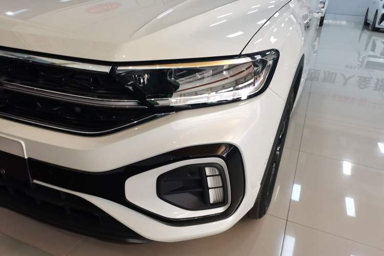 Used Volkswagen T-ROC 2025 Facelift Model 2 300TSI DSG Two-Wheel Drive Xingguang Edition
