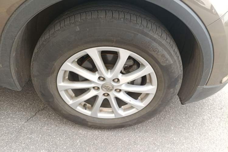 Used Buick Envision 2017 20T Two-Wheel Drive Elite Version Right Front Wheel Hub