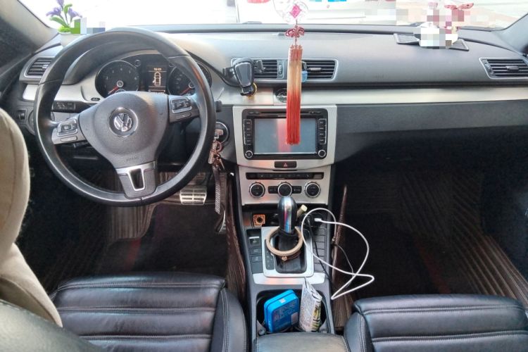 Used Volkswagen FAW-Volkswagen CC 2013 1.8TSI Prestige Model Center Console